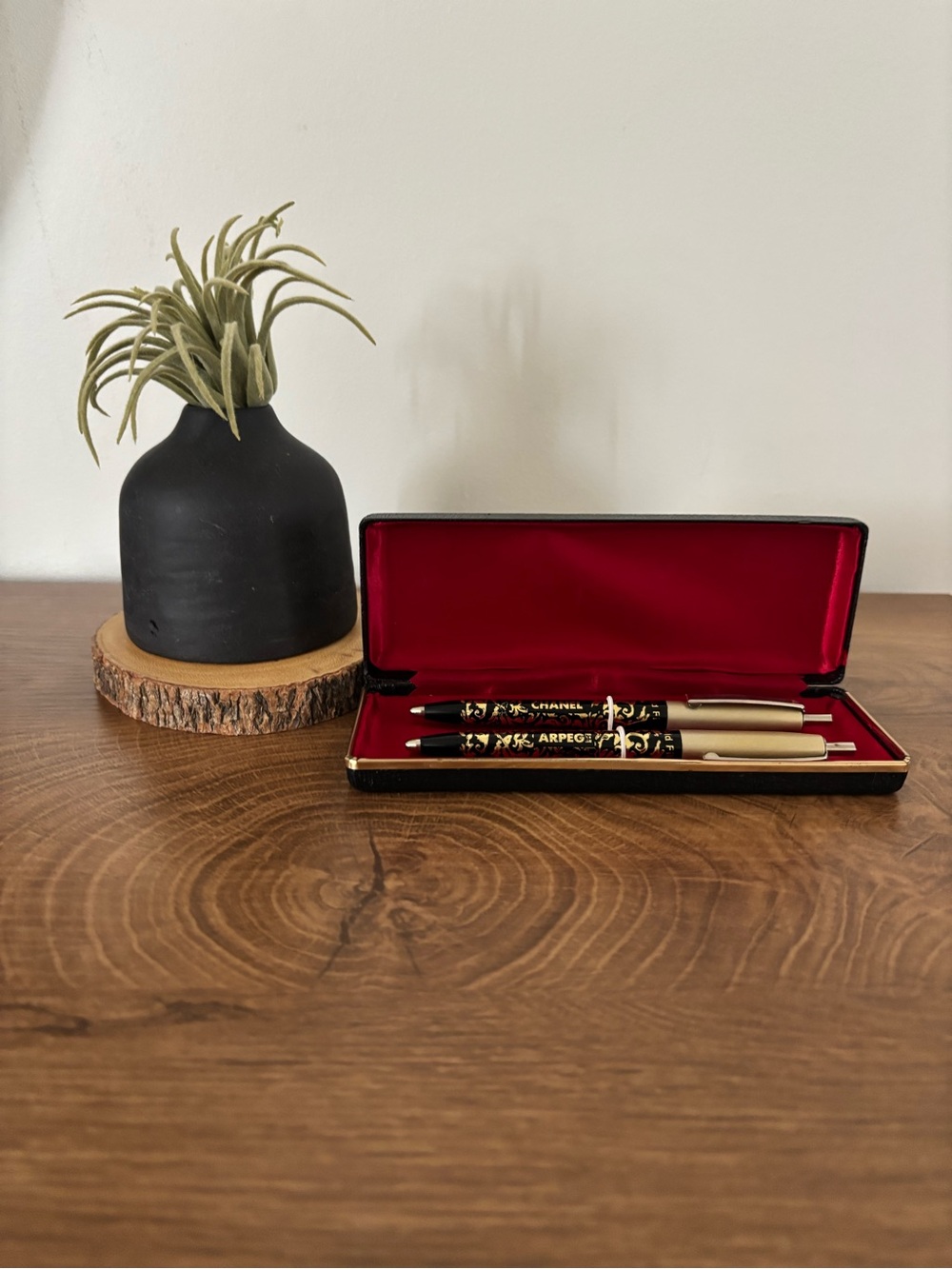CHANEL Black & Gold Decorative Ballpoint Pen Set